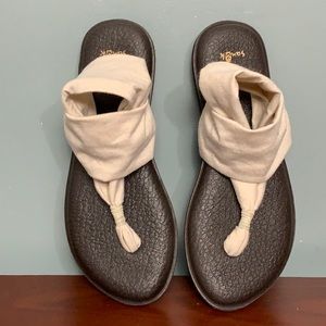 SANUK sandals size 8